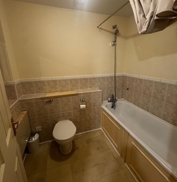 Kingston Road, Teddington thumbnail 2