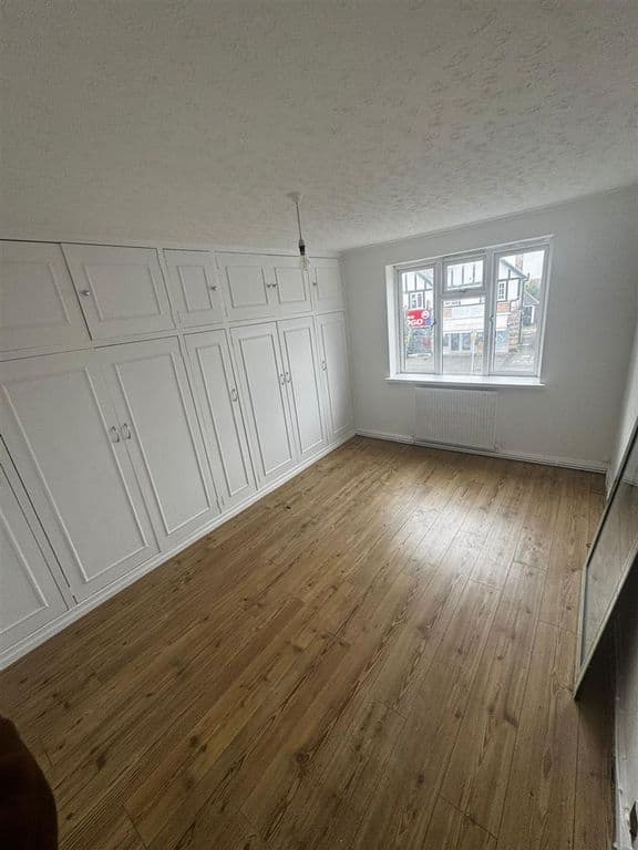 Eastgate, Banstead thumbnail 2