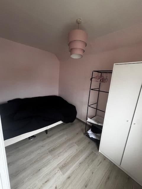 St Philip's Ave, Worcester Park thumbnail 2