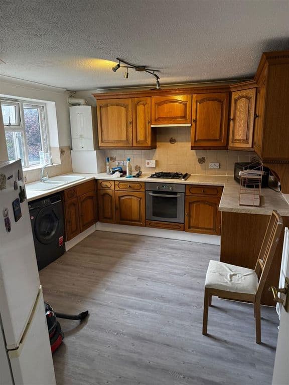 Eastgate, Banstead thumbnail 3