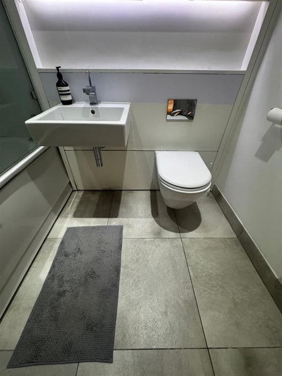 Wingate Square, Clapham thumbnail 3