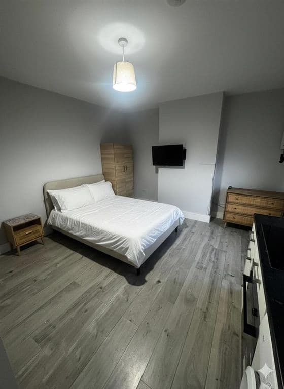 Kingston Road, New Malden thumbnail 2