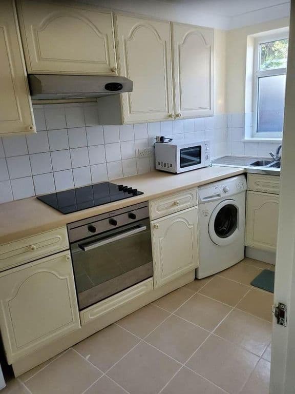 Burlington Road, New Malden thumbnail 4