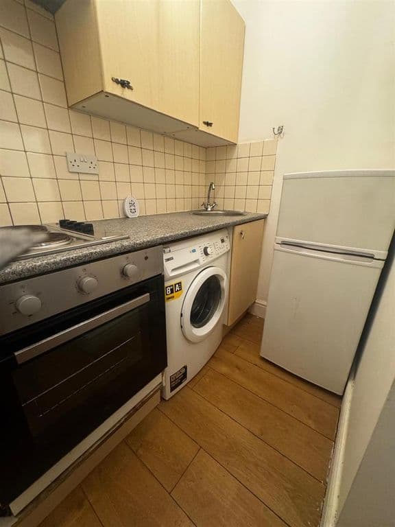 Burlington Road, New Malden thumbnail 4