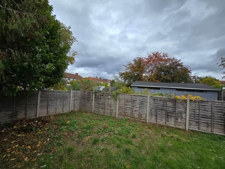 St Philip's Ave, Worcester Park thumbnail 7