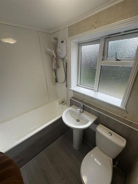 Eastgate, Banstead thumbnail 5